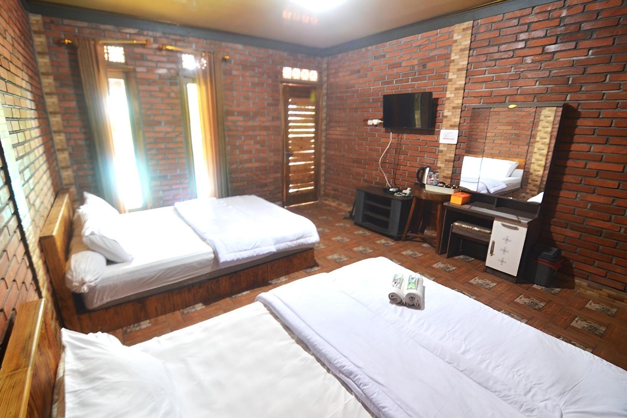 Villa Kopiori Yogyakarta Exterior foto